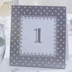 Chic Boutique numeroidut pöytäkortit 1-12