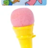 Jäätelötötterö hyppivällä pehmopallolla