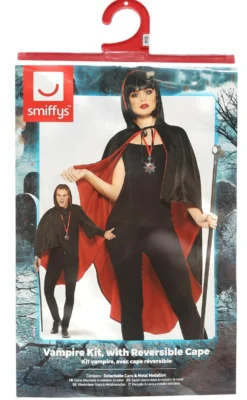 Vampyyrin asusetti; viitta, sauva ja medaljonki